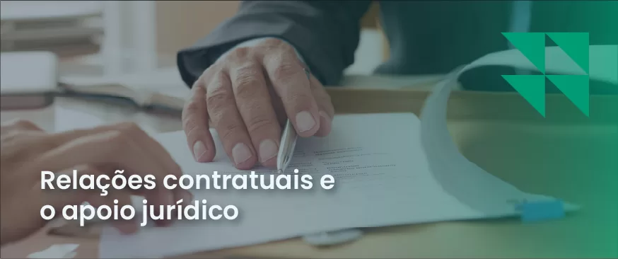Imagem com homens assinando um contrato e texto "Relações contratuais e o apoio jurídico.